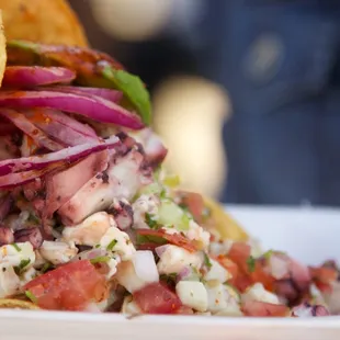 Tostada de ceviche mixta