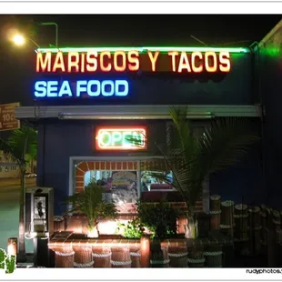 Mariscos Y Tacos.