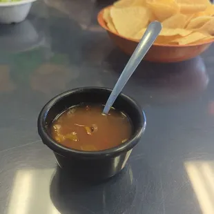 Consomé de pescado and chips