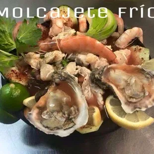 molcajete frio  mariscos frescos con clamato