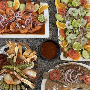 Molcajete, Mojarra, Camarones Aguachiles y A La Diabla