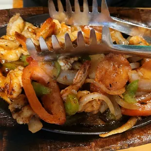Shrimp fajitas skillet