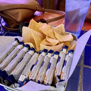 Chips and crackers, complimentary