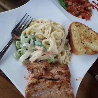 pasta alfredo salmon