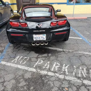 This is the owners car, El carro de la duena! I am a handicap person and this is where the owner chooses to park. No consideration