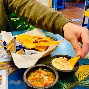 love the chips &amp; salsa here :)'