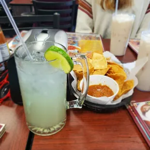 Limonada con agua mineral