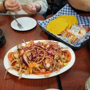 Botana de camarón con pulpo