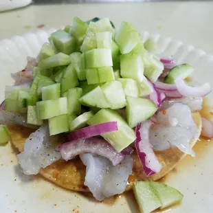 Tostada de aguachile! (Camarón crudo preparado con nuestras species especiales, Chile chiltepin y limon. Con su pepino y cebolla