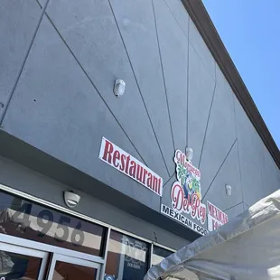 the outside of a restaurant