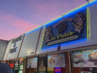 Mariscos Los Plebes