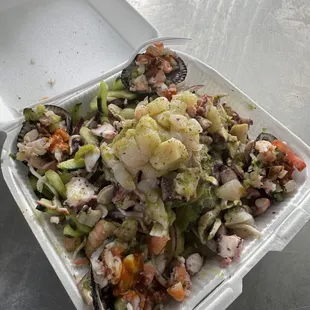 Aguachiles verdes mixtos con patas de mula