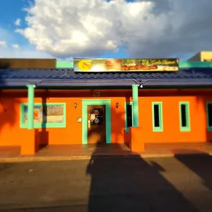 MARISCOS EL CACHETES THE PLACE TO BE.
