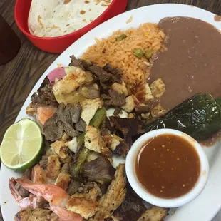 The mocajete now comes in a plate, which is disappointing.