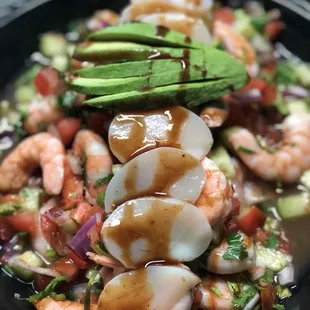 Ceviche de camaron y callo de hacha