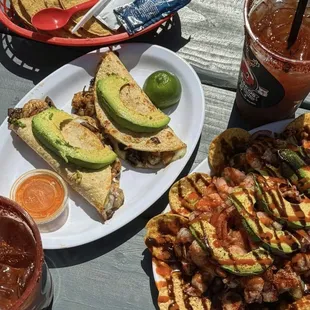 Tosti-Aguchiles 
Tacos Gobernador 
Michelada