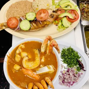 Caldo 7 Mares Y Huachinango Al Gusto