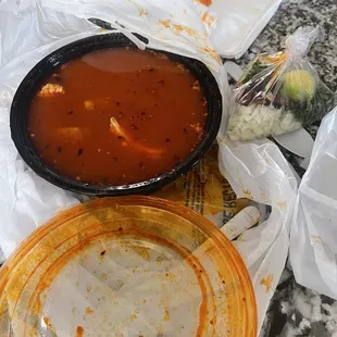 7 mares y pozole ? Jajajaja se Salen esta jente  No tostadas para el pozole no verdura .