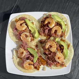 Tacos de camarón y Marlín / Shrimp and Marlin tacos