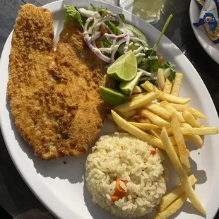 Filete empanizado / breaded fried tilapia fillet