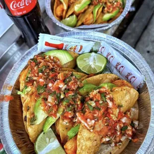 Tacos dorados de camarón