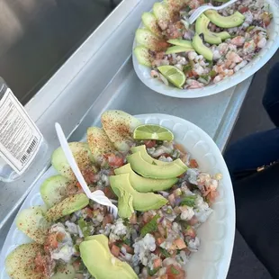 Tostada de ceviche de camarón y tostada de pulpo y camarón