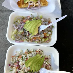 Ceviche de pescado, ceviche de camarón y taco gobernador.