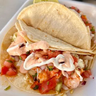 Tacos de camarón enchilado.