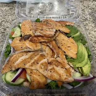 Salmon salad. Ensalada de salmon.