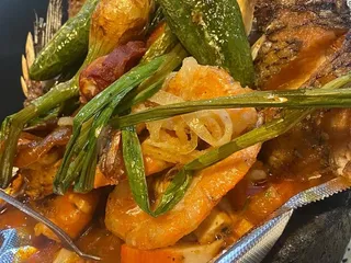 Mariscos y Birrieria El Parral