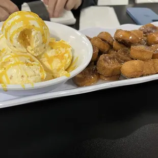Churros bites with ice cream