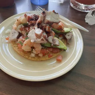 Las Tostada De Camaron De Coctel.