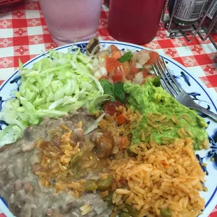 THIS GOES WITH LA PARILLADA