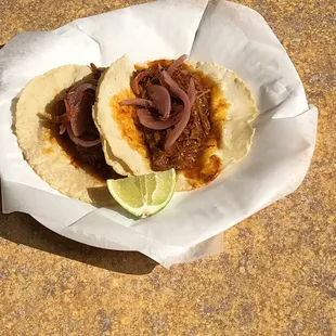 Y los tacos de cochinita pibil, son los mas ricos d Orange Ca, con tortillas hechas a mano yum yum