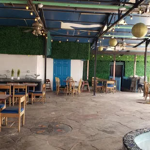 This place is awesome for large groups