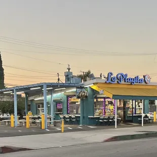 the outside of a restaurant