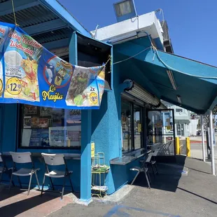 Order on street side (to the right) &amp; pickup window is on the left. (3/27/21)