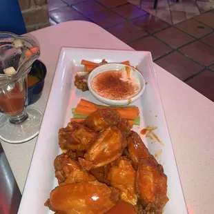 chicken wings and fried chicken, fried chicken wings, chicken, food, fried chicken, bbq chicken, bbq wings, poultry, chicken wings