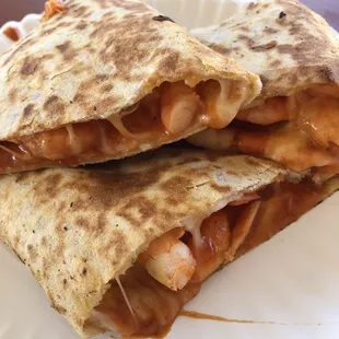 Quesadilla de camarón sin vegetales. Súper deliciosa.