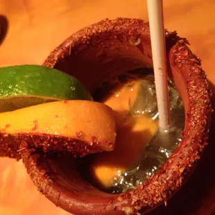I present to you their new drink, A Cantarito. Super bomb! Yoli prepared it very well