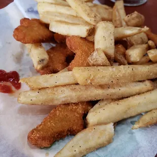 Kids chicken nuggets - fries are good