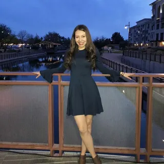 Yenni R.