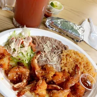 Camarones al ajo,y un caldo de 7 mares.omg lo mejor mariscos que emos comido.