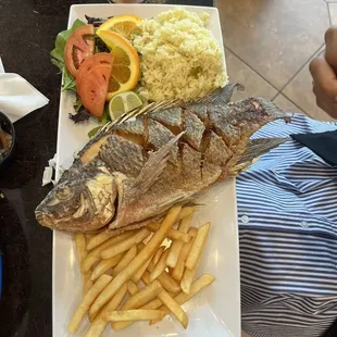 Mojarra Frita (fried tilapia)