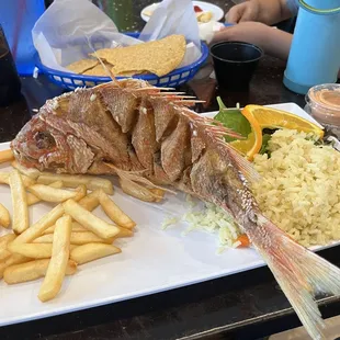 Huachinango Frito (fried red snapper)