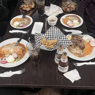 Carne azada y camarones, fajitas mixtas y burrito mijodo