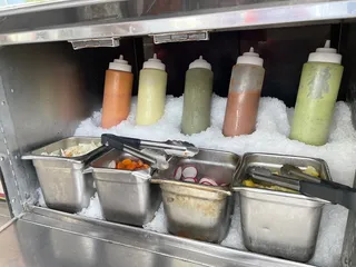 Los Primos mariscos  lonchera