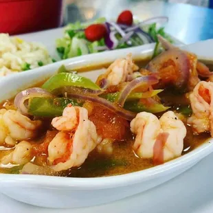 a bowl of shrimp and pasta