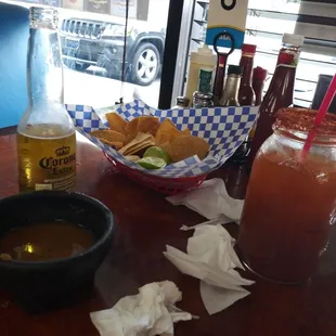 Corona y modelo michelada