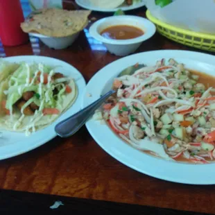Tacos de camaron y tostada de jaiva